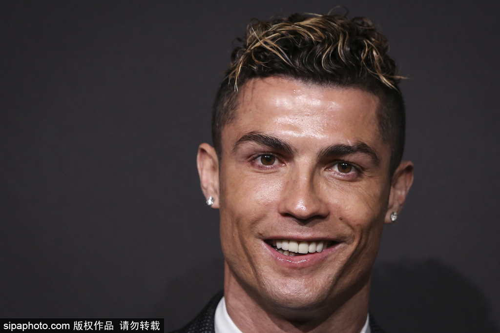 亨利批萨拉赫：此类事情不应公开谈论，我在巴萨时就没这么干（亨利抨击萨拉赫：这类事不该公开谈，效力巴萨时我从未这么做）