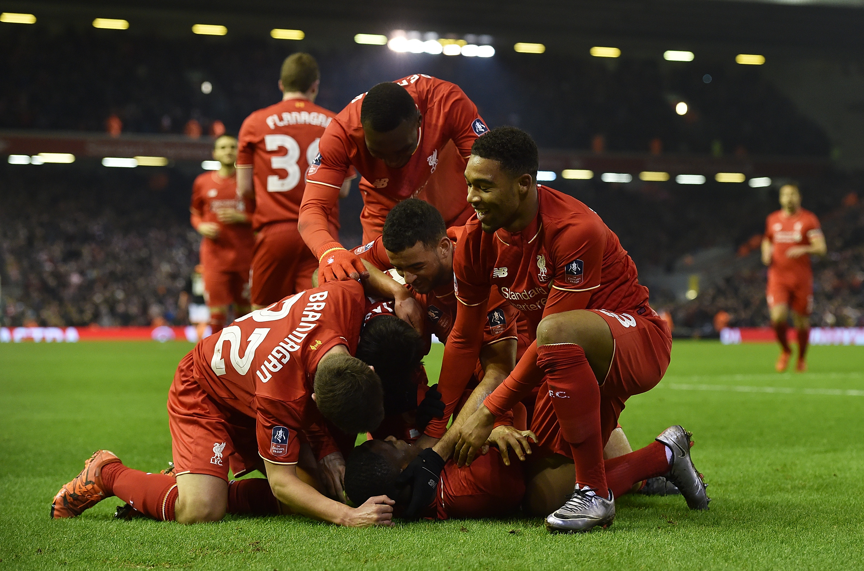 西甲：皇马客场2-2战平比利亚雷亚尔（西甲：皇马客场2-2与比利亚雷亚尔握手言和）