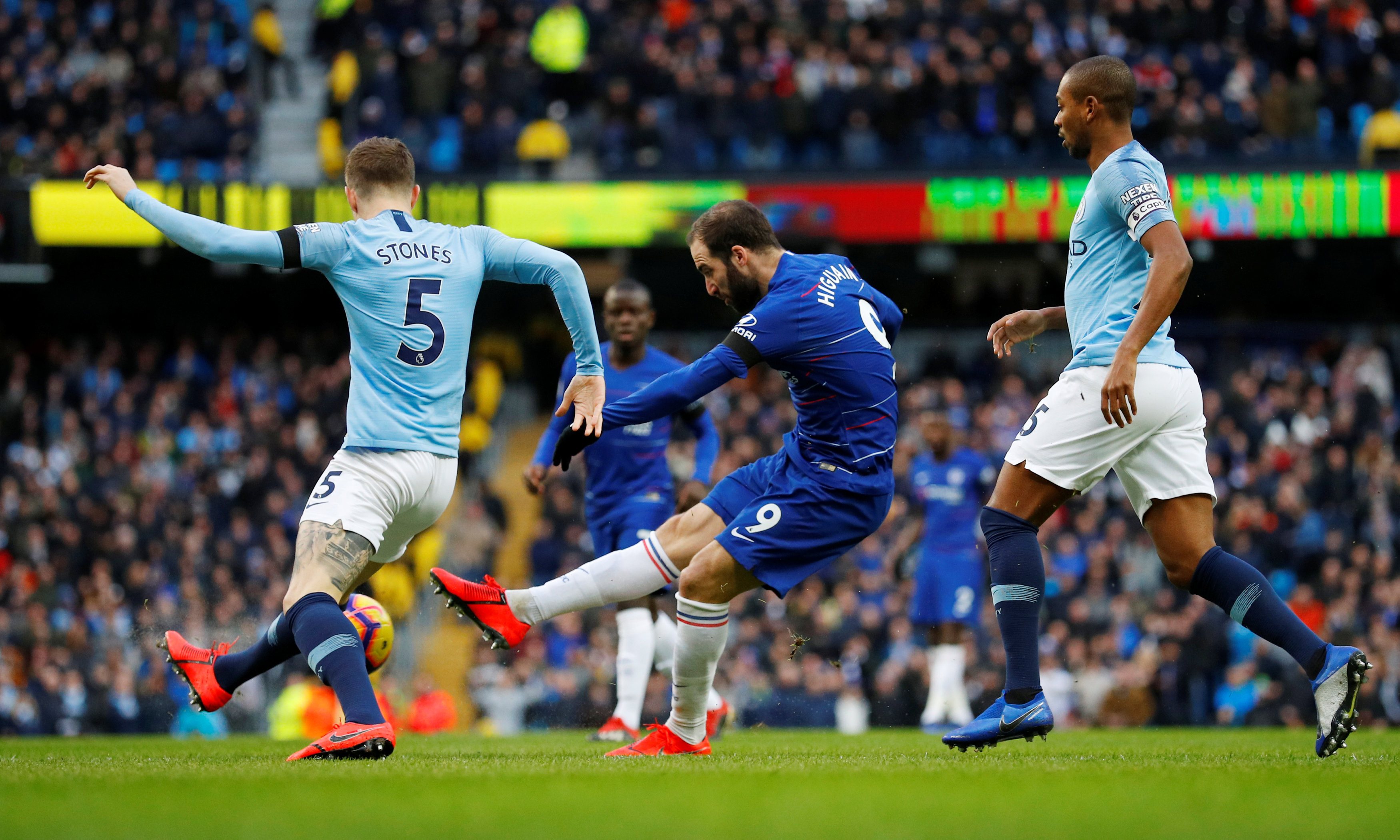 赫塔费vs埃尔切：马约拉尔、戴维-索里亚首发，安德烈-席尔瓦、伊尼亚基-佩尼亚出战（赫塔费迎战埃尔切：马约拉尔、戴维-索里亚先发，安德烈-席尔瓦、伊尼亚基-佩尼亚披挂上阵）