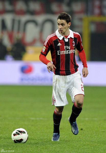 猛龙尼克斯NBA杯赛前上脚亮点纷呈（NBA杯赛前，猛龙与尼克斯球鞋上脚看点十足）