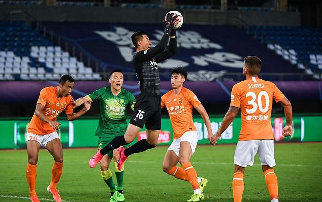 中超联赛总结：积分榜前三分析,（中超赛季盘点：积分榜前三深度解读）