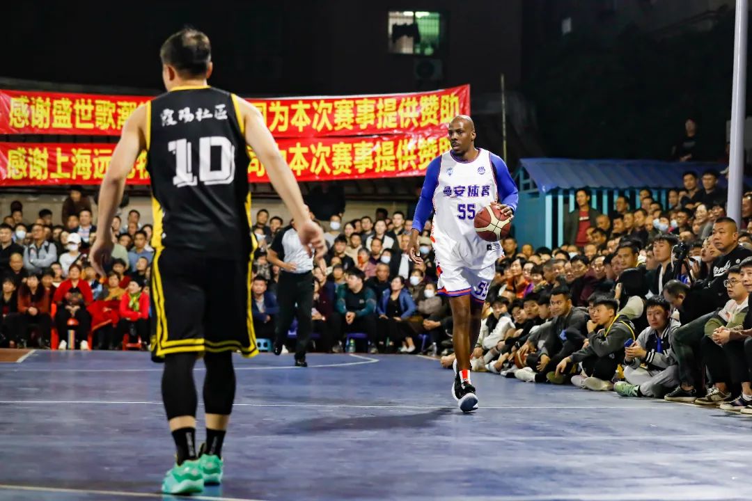 中超比赛亮点：武汉三镇绝杀山东泰山,（中超焦点战：武汉三镇补时绝杀山东泰山）