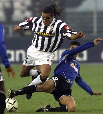 2025／26赛季英超：西汉姆联0-2利物浦！萨拉赫替补席见证利物浦重生（英超2025／26赛季：利物浦2-0客胜西汉姆，萨拉赫替补席目睹红军复苏）