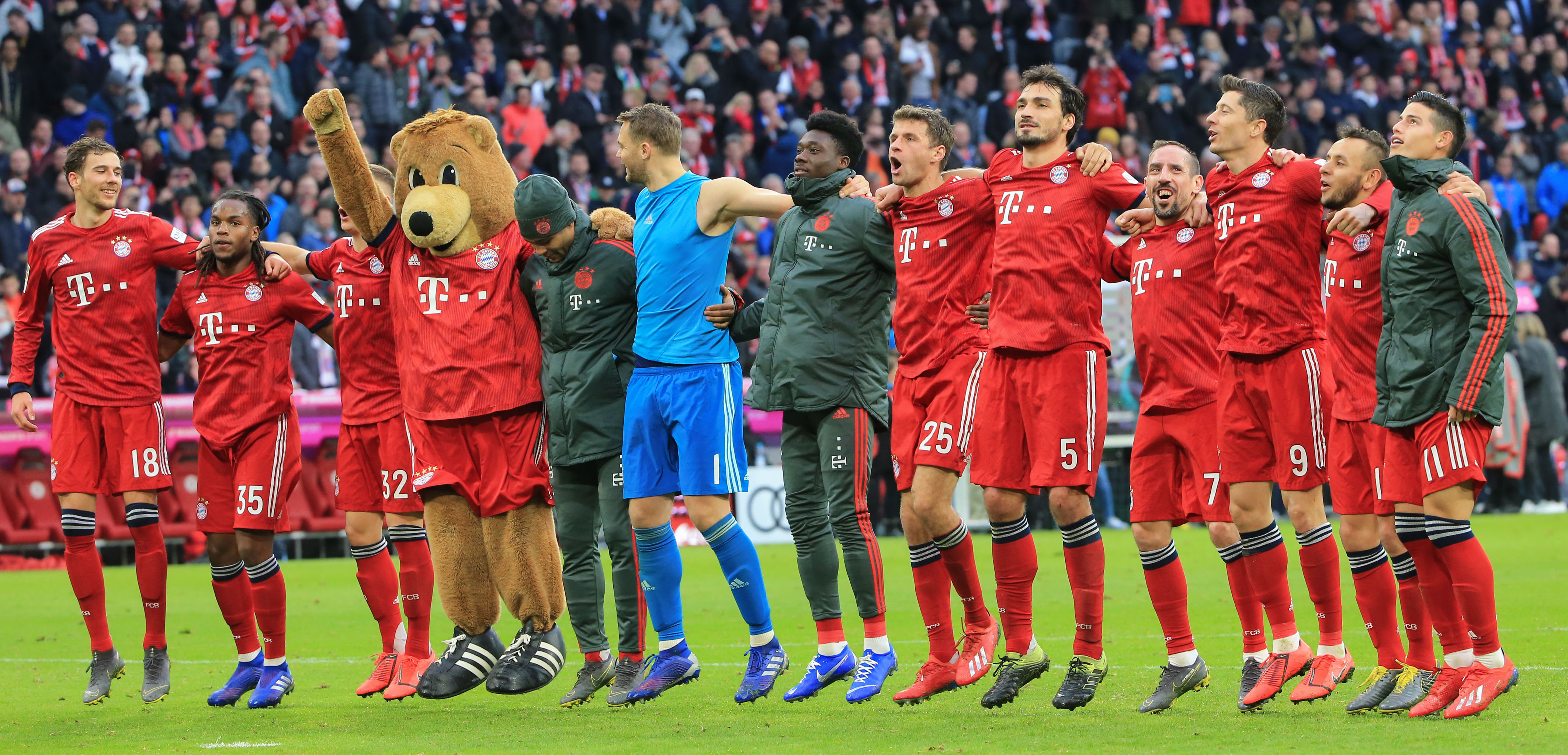 马科斯-阿隆索：祖父说迪斯蒂法诺比梅西出色，时代标准不同（马科斯-阿隆索：祖父称迪斯蒂法诺胜梅西，评判标准因时代而异）