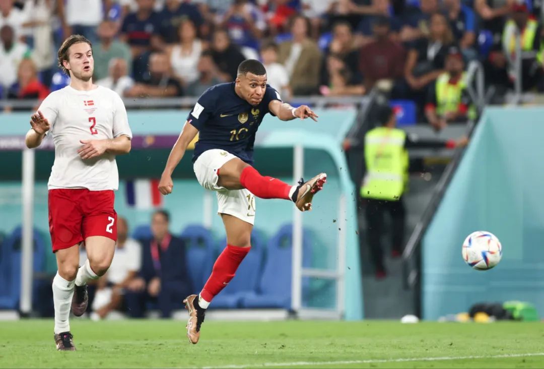 5场丢8分！阿森纳也要羡慕，拜仁对手仍高居第二，英超太难了（近5轮丢掉8分！拜仁劲敌依旧高居次席，连阿森纳都眼红，英超真难踢）