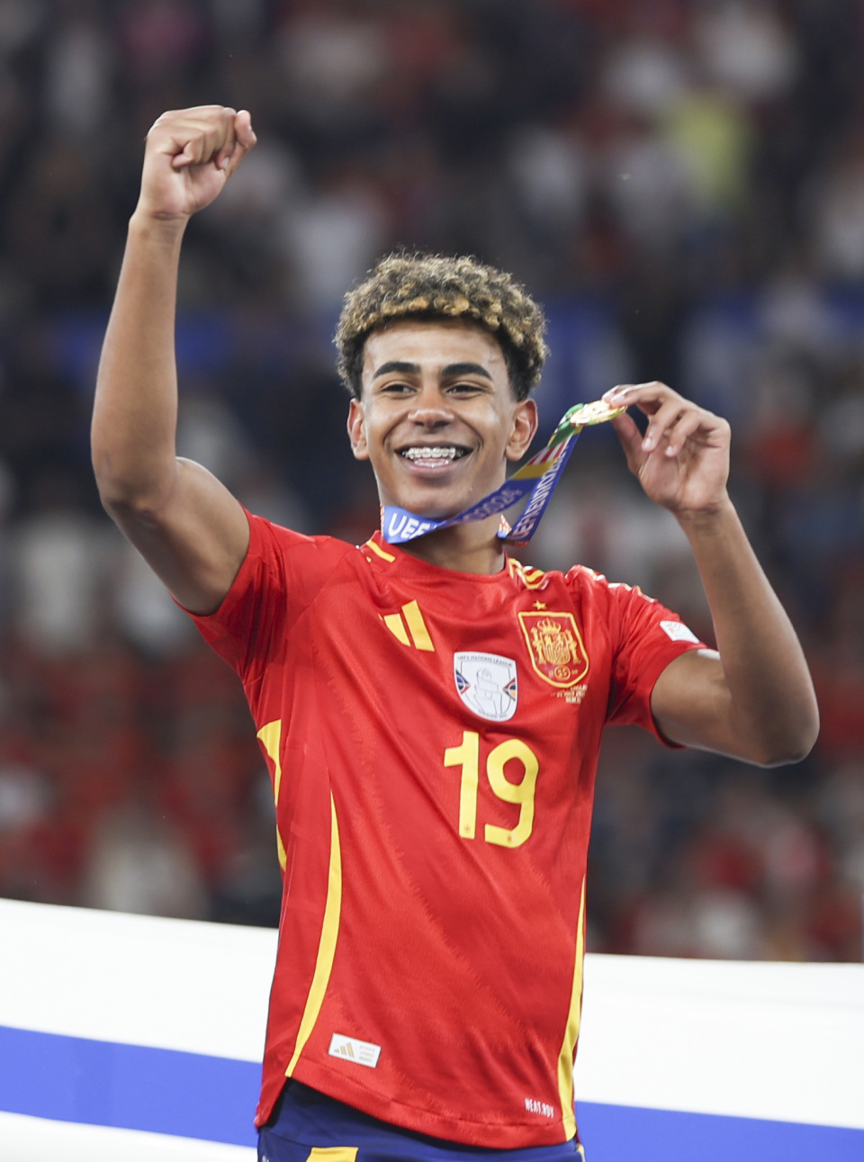 巴萨阵容豪华，弗里克面临幸福烦恼：奥萨苏纳将迎来火力全开的挑战（巴萨兵强马壮，弗里克甜蜜烦恼：奥萨苏纳将遭遇全面火力考验）