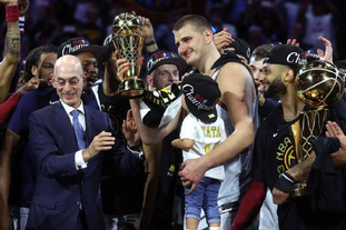 索内斯：萨拉赫不配进首发，他认为不必努力去争夺一席之地（索内斯：萨拉赫不该首发，自认无需为位置而努力）