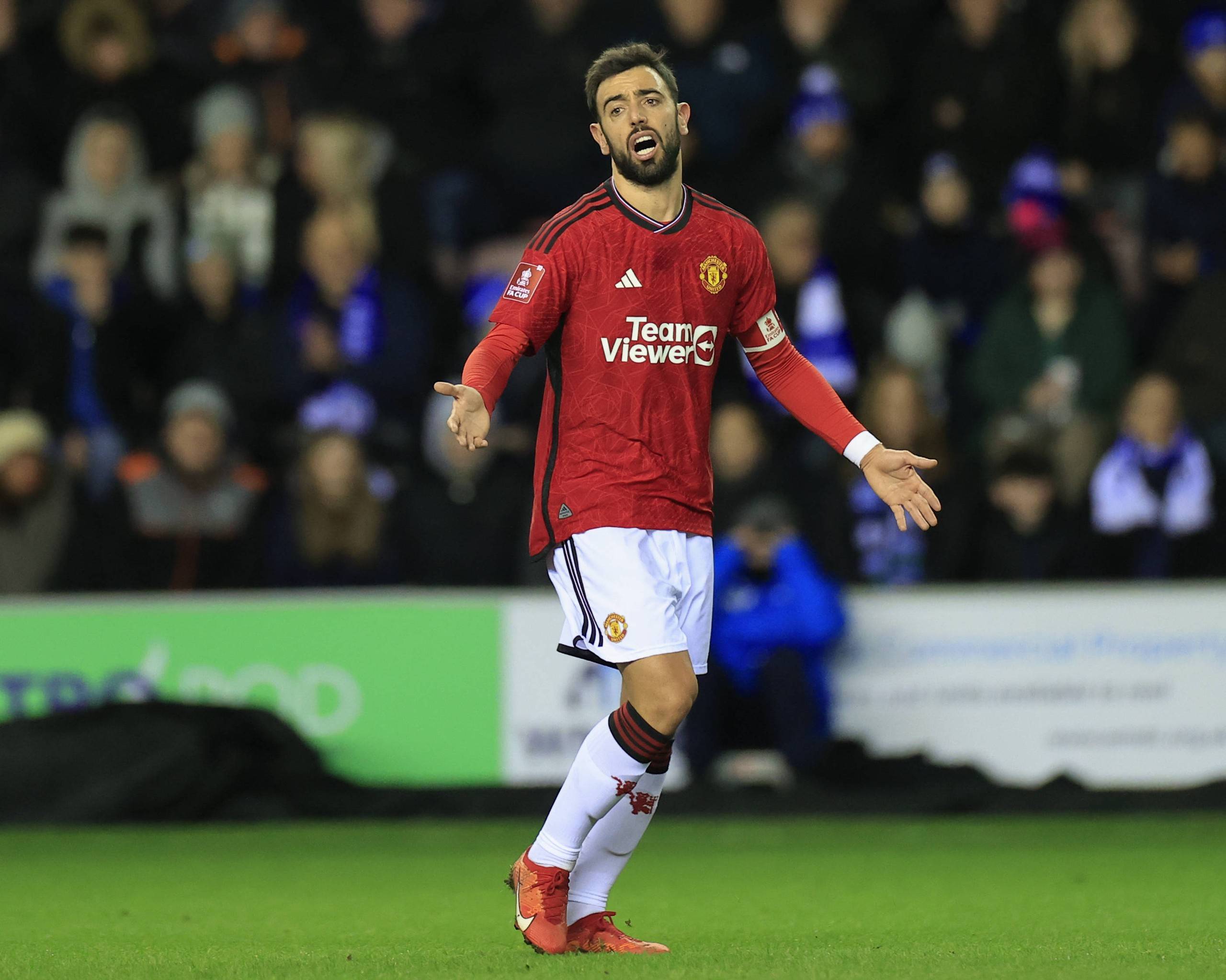 英媒：赖斯、萨利巴、特罗萨德均缺席合练，能否参加欧冠成疑（英媒称赖斯、萨利巴、特罗萨德缺席合练，欧冠出场前景不明）