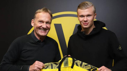 托尼：劳塔罗是国米的灵魂，但他在队友面前应多展现出笑容（托尼：劳塔罗是国米之魂，但应在队友面前更常微笑）