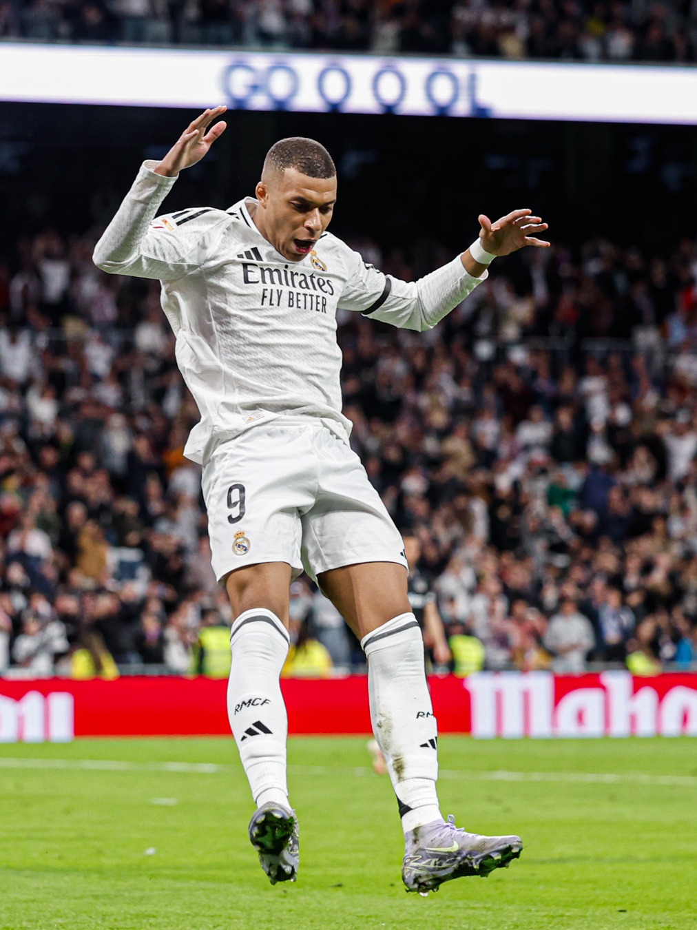 图片报：拜仁三将晒AI生成胡子照片，参与活动呼吁关注男性健康（图片报：拜仁三名球员晒AI合成胡须造型照，参与活动倡导关注男性健康）