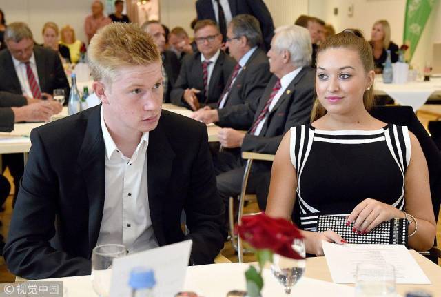 替补球员上场直接送出助攻，全场惊讶（替补登场即送助攻，全场哗然）